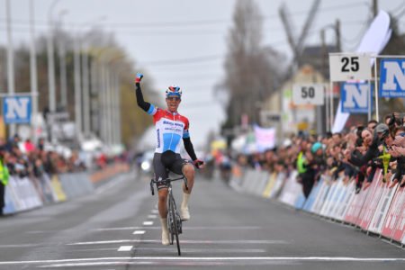 Jungels time trials to solo victory